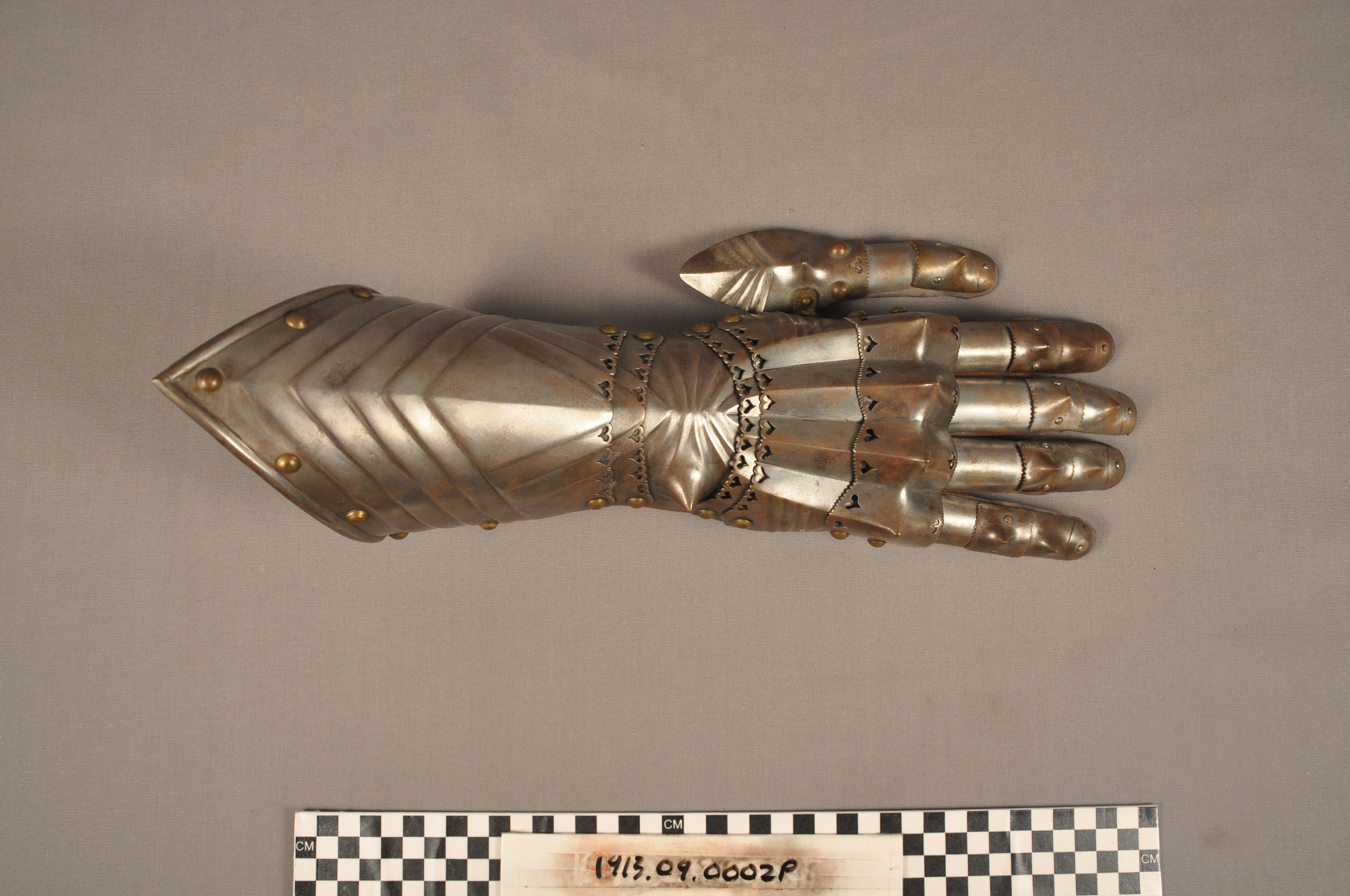 Reproduction Gothic Armor: Gauntlet, Search the Collection